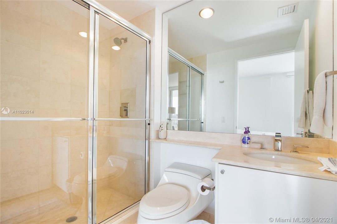 最近售出: $2,850,000 (3 贝兹, 4 浴室, 2500 平方英尺)