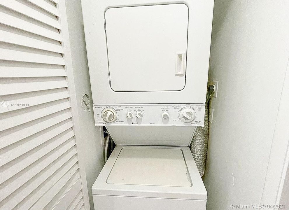 Recently Rented: $1,675 (2 beds, 2 baths, 854 Square Feet)