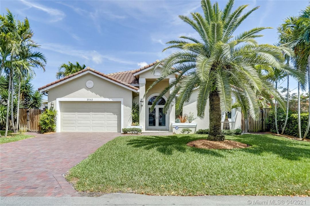 Recently Sold: $999,000 (4 beds, 2 baths, 2540 Square Feet)