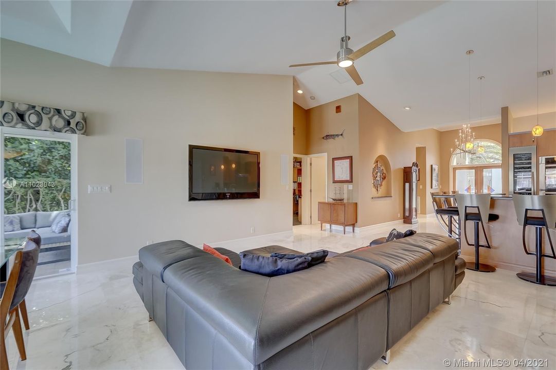 Recently Sold: $999,000 (4 beds, 2 baths, 2540 Square Feet)