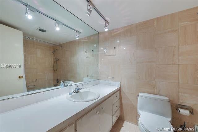 Недавно продано: $915,000 (3 спален, 2 ванн, 1885 Квадратных фут)