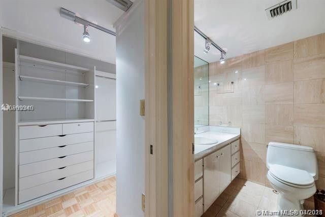 Recently Sold: $915,000 (3 beds, 2 baths, 1885 Square Feet)