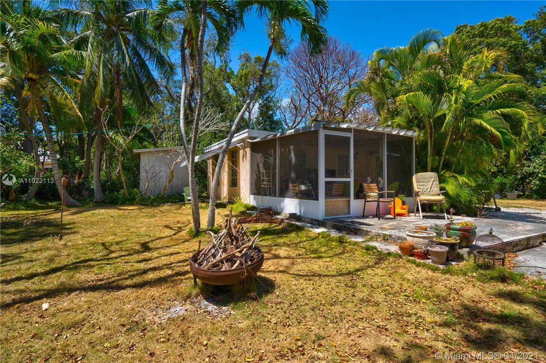 最近售出: $349,000 (1 贝兹, 1 浴室, 599 平方英尺)