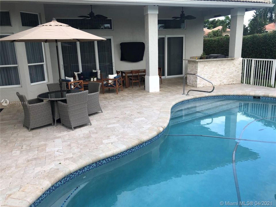 Recently Sold: $800,000 (5 beds, 3 baths, 2805 Square Feet)