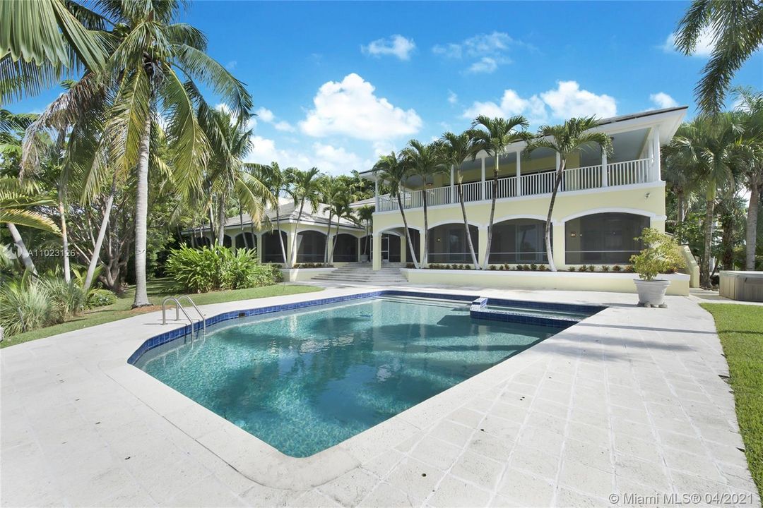 Recently Sold: $3,450,000 (5 beds, 4 baths, 7627 Square Feet)
