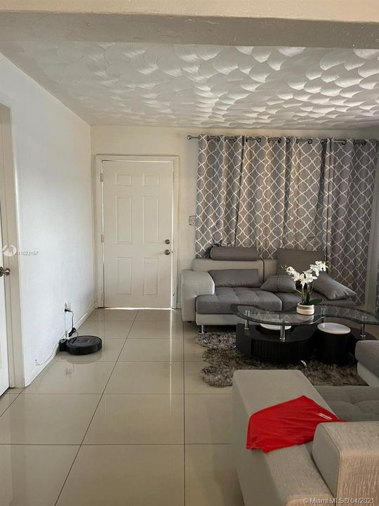 Recently Sold: $249,000 (3 beds, 1 baths, 918 Square Feet)