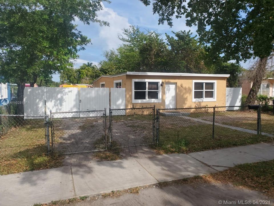 Recently Sold: $249,000 (3 beds, 1 baths, 918 Square Feet)