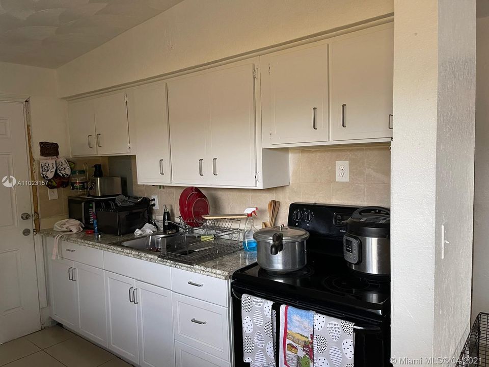 Recently Sold: $249,000 (3 beds, 1 baths, 918 Square Feet)