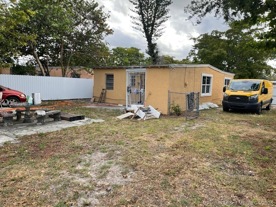 Recently Sold: $249,000 (3 beds, 1 baths, 918 Square Feet)