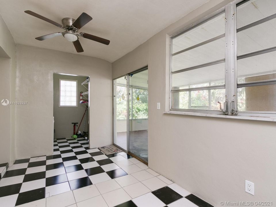 Недавно продано: $339,000 (3 спален, 2 ванн, 1512 Квадратных фут)