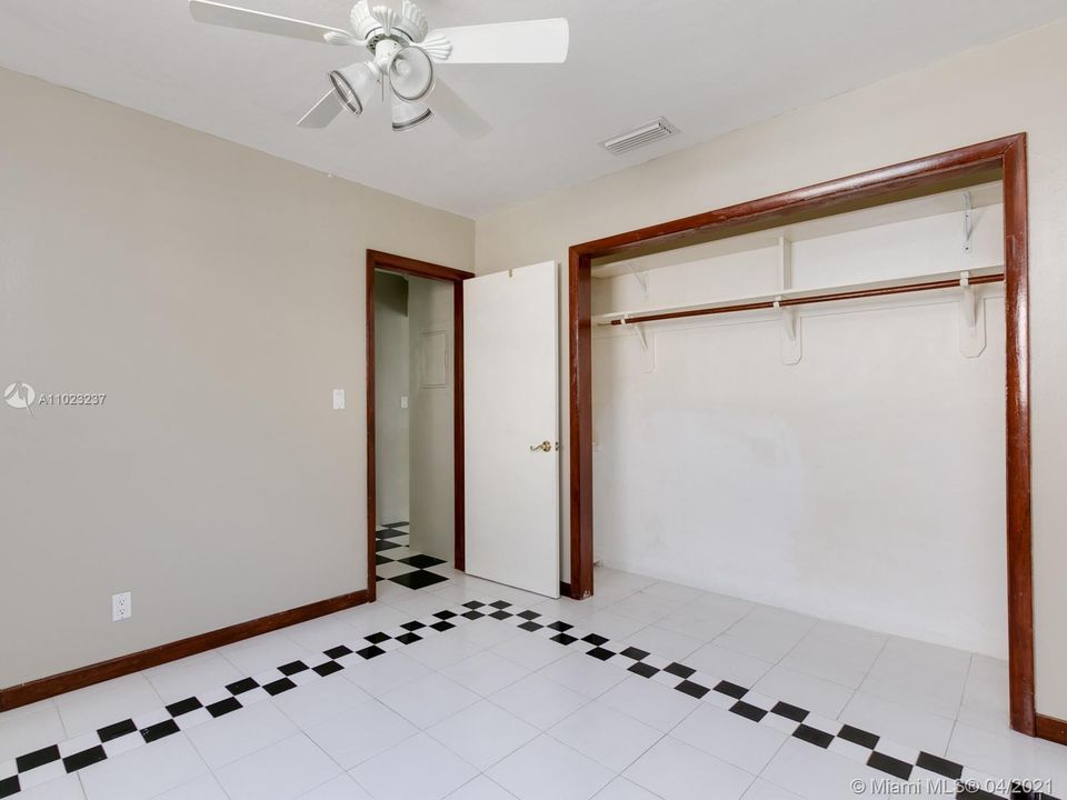 Недавно продано: $339,000 (3 спален, 2 ванн, 1512 Квадратных фут)