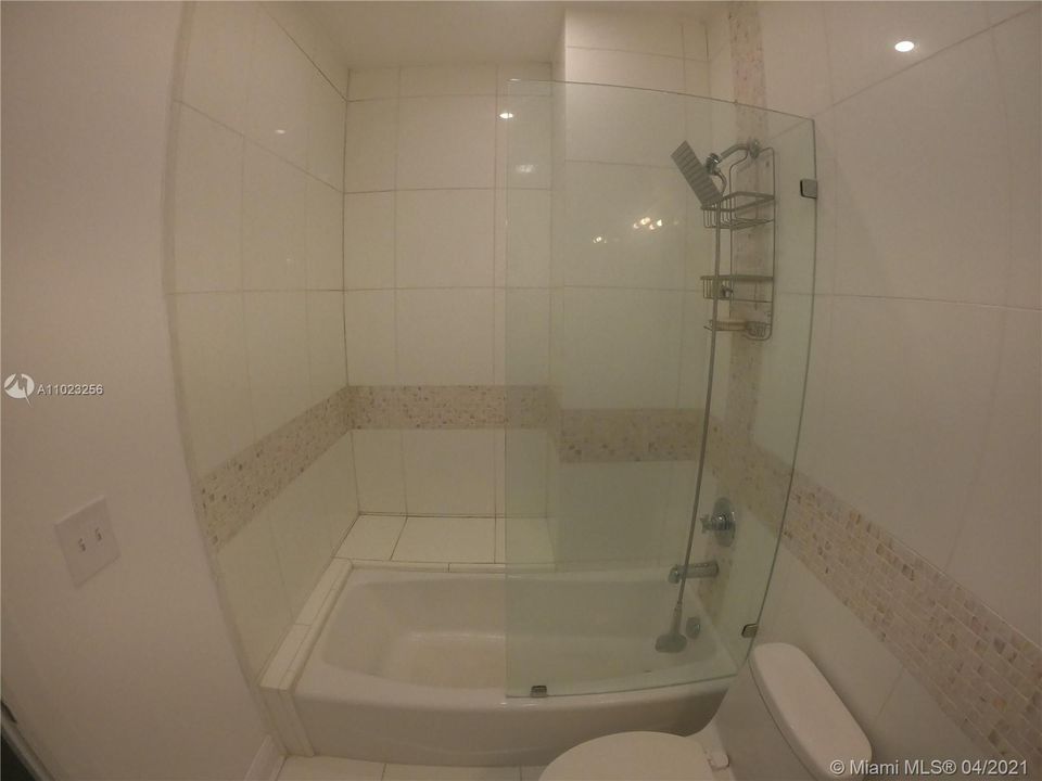 最近租的: $3,400 (2 贝兹, 2 浴室, 2223 平方英尺)