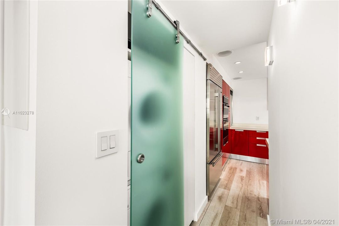 Recently Sold: $1,200,000 (2 beds, 2 baths, 1368 Square Feet)