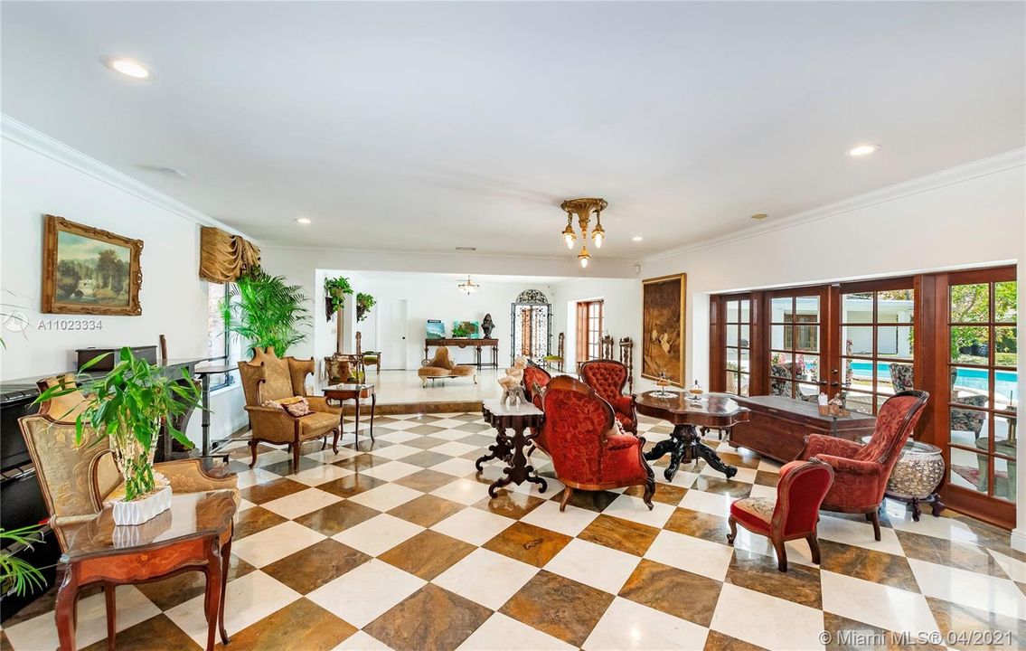 Recently Sold: $2,999,999 (5 beds, 5 baths, 5530 Square Feet)
