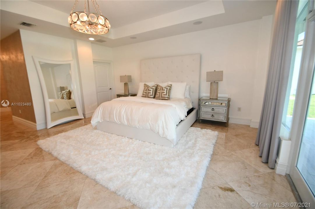 Recently Rented: $29,000 (8 beds, 7 baths, 10740 Square Feet)