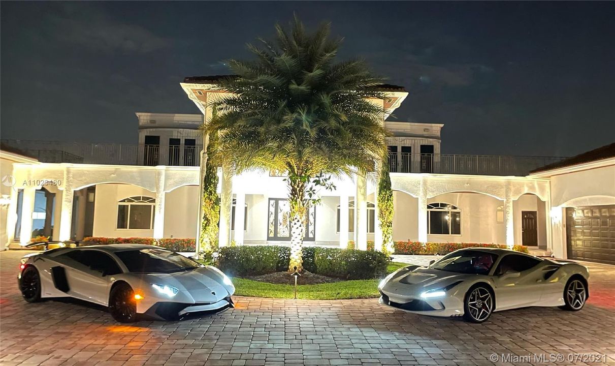 Recently Rented: $29,000 (8 beds, 7 baths, 10740 Square Feet)