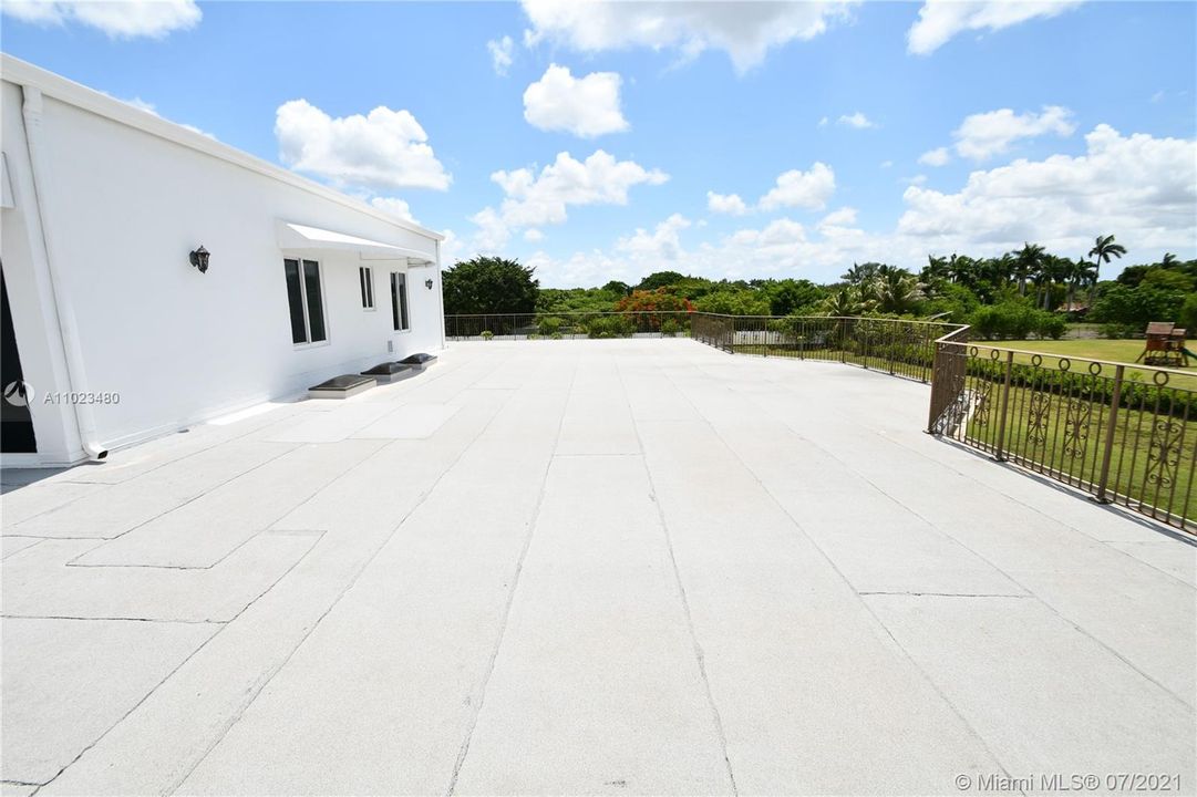 Recently Rented: $29,000 (8 beds, 7 baths, 10740 Square Feet)