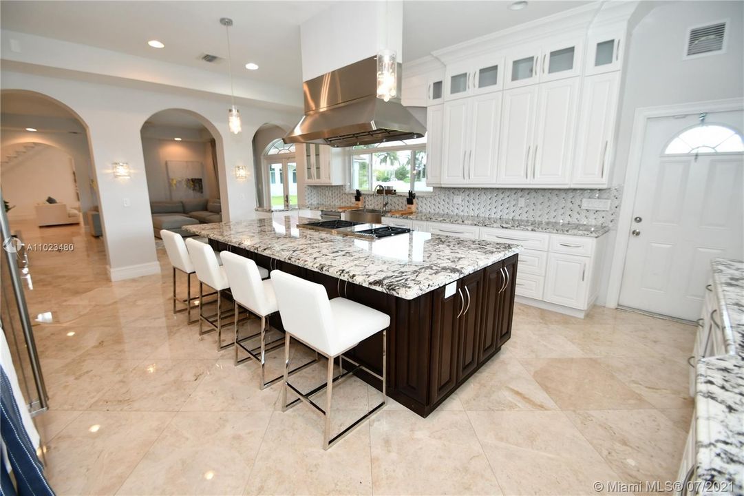 Recently Rented: $29,000 (8 beds, 7 baths, 10740 Square Feet)