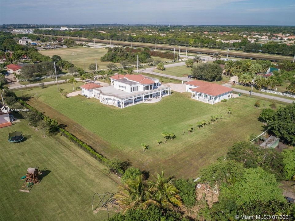 Recently Rented: $29,000 (8 beds, 7 baths, 10740 Square Feet)