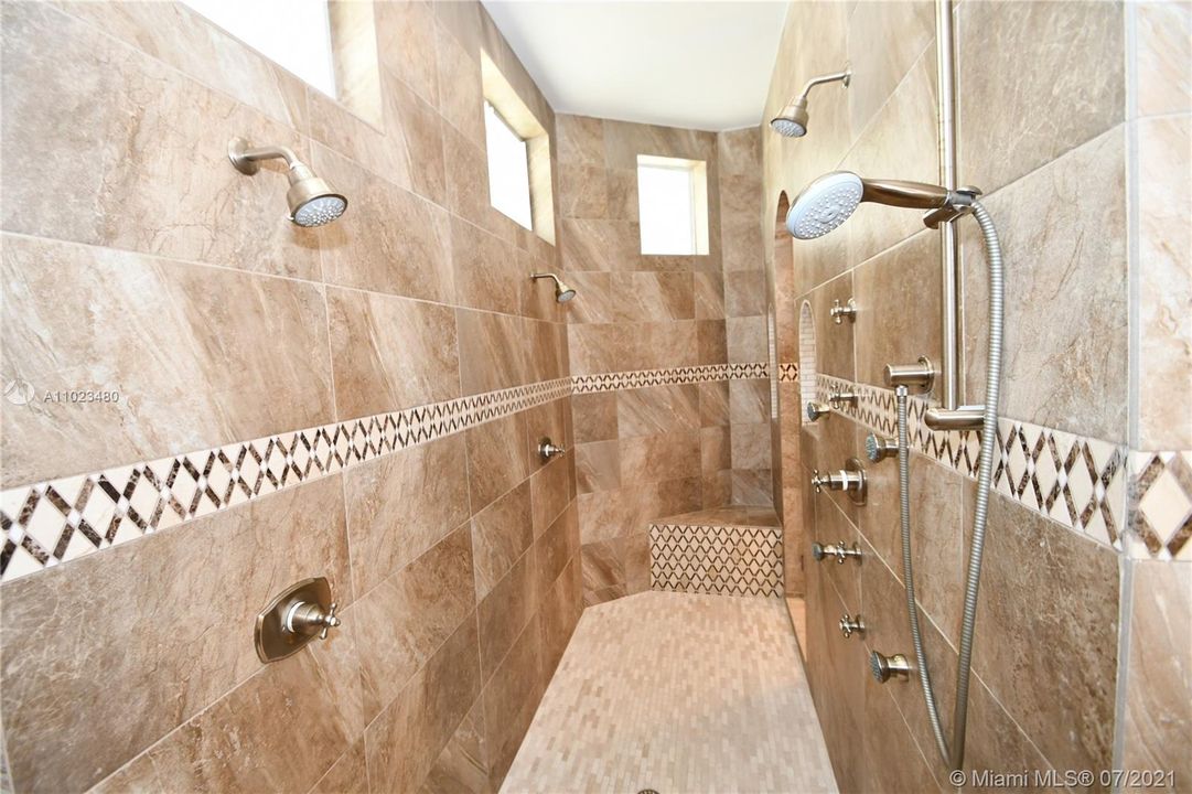 Recently Rented: $29,000 (8 beds, 7 baths, 10740 Square Feet)