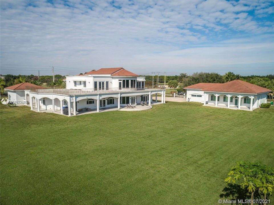 Recently Rented: $29,000 (8 beds, 7 baths, 10740 Square Feet)