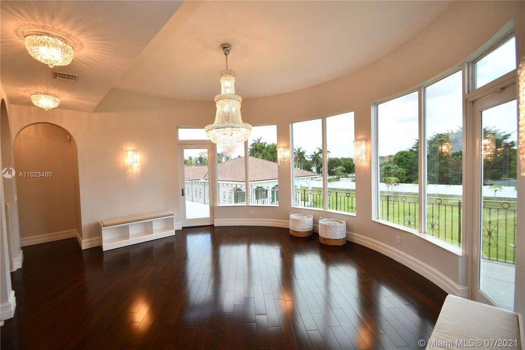 Recently Rented: $29,000 (8 beds, 7 baths, 10740 Square Feet)