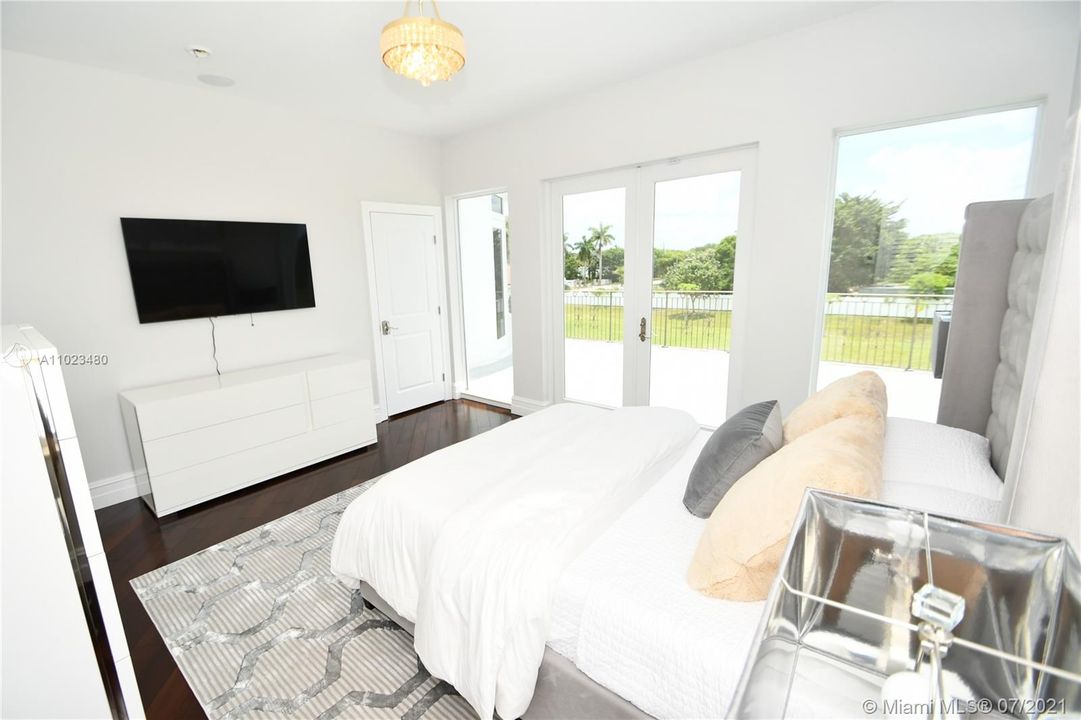 Recently Rented: $29,000 (8 beds, 7 baths, 10740 Square Feet)