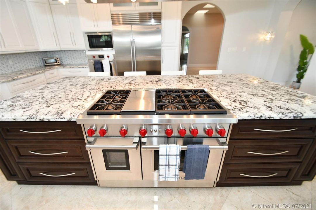 Recently Rented: $29,000 (8 beds, 7 baths, 10740 Square Feet)