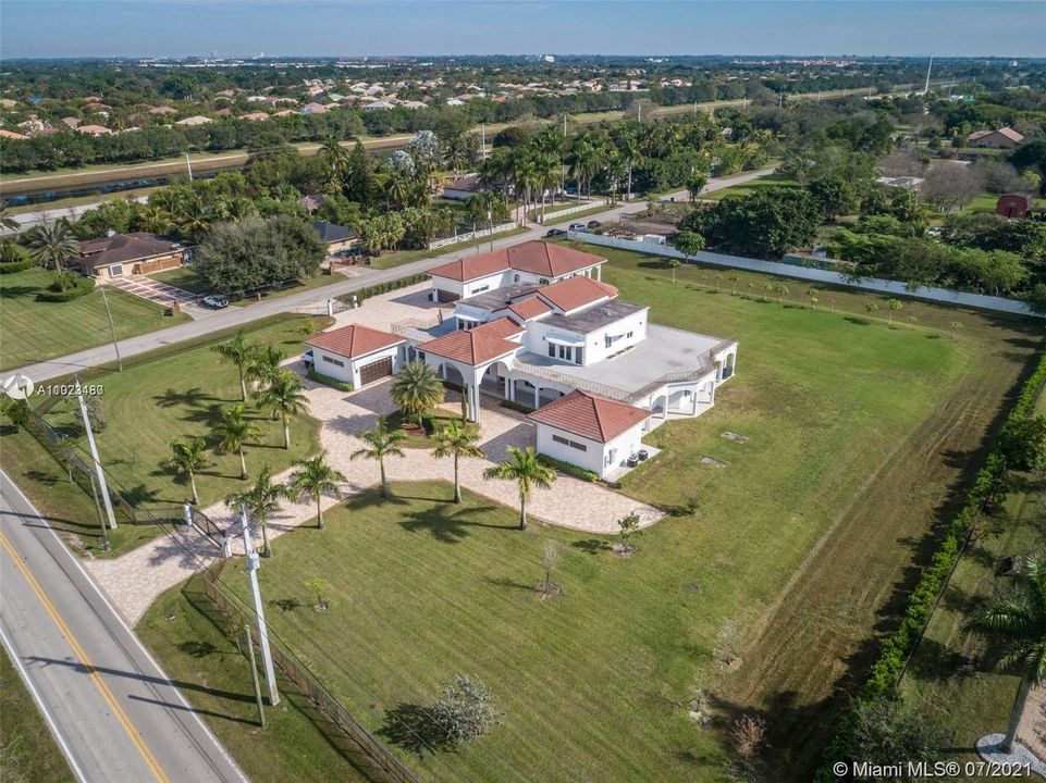 Recently Rented: $29,000 (8 beds, 7 baths, 10740 Square Feet)