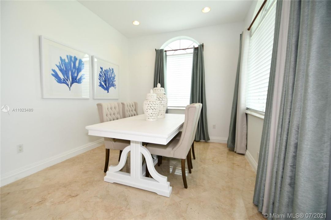 Recently Rented: $29,000 (8 beds, 7 baths, 10740 Square Feet)