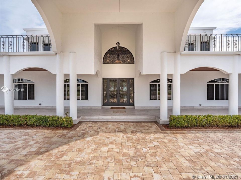 Recently Rented: $29,000 (8 beds, 7 baths, 10740 Square Feet)