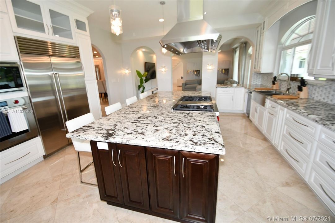 Recently Rented: $29,000 (8 beds, 7 baths, 10740 Square Feet)