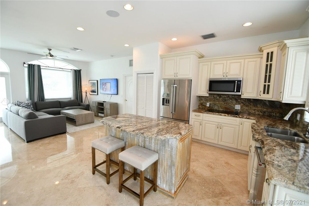 Recently Rented: $29,000 (8 beds, 7 baths, 10740 Square Feet)
