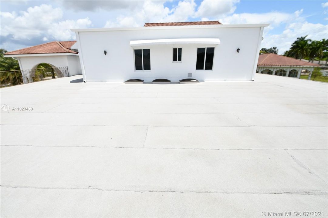 Recently Rented: $29,000 (8 beds, 7 baths, 10740 Square Feet)