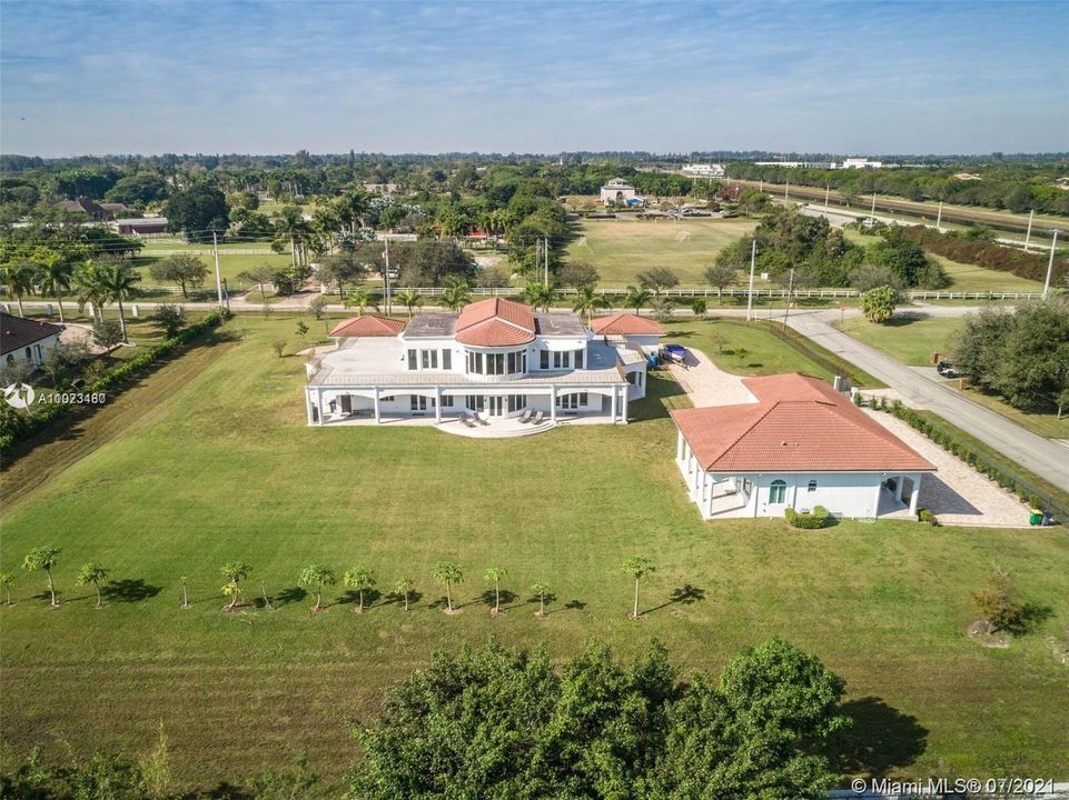 Recently Rented: $29,000 (8 beds, 7 baths, 10740 Square Feet)