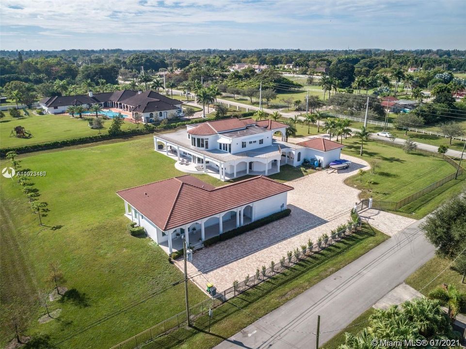 Recently Rented: $29,000 (8 beds, 7 baths, 10740 Square Feet)