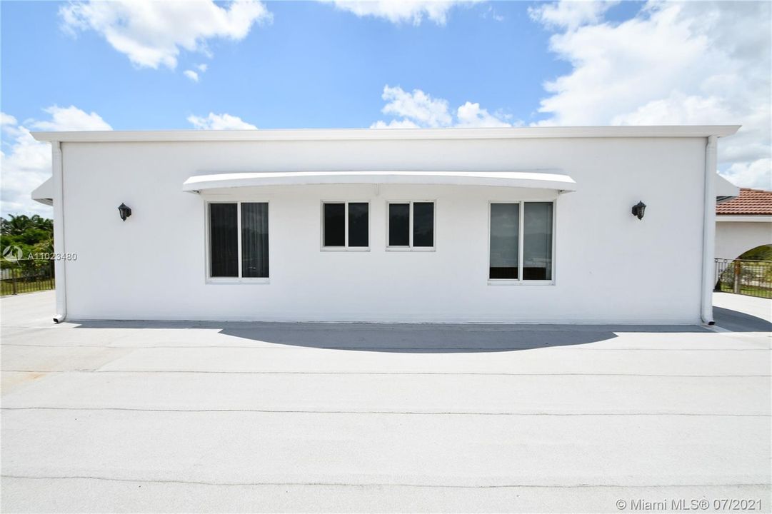 Recently Rented: $29,000 (8 beds, 7 baths, 10740 Square Feet)