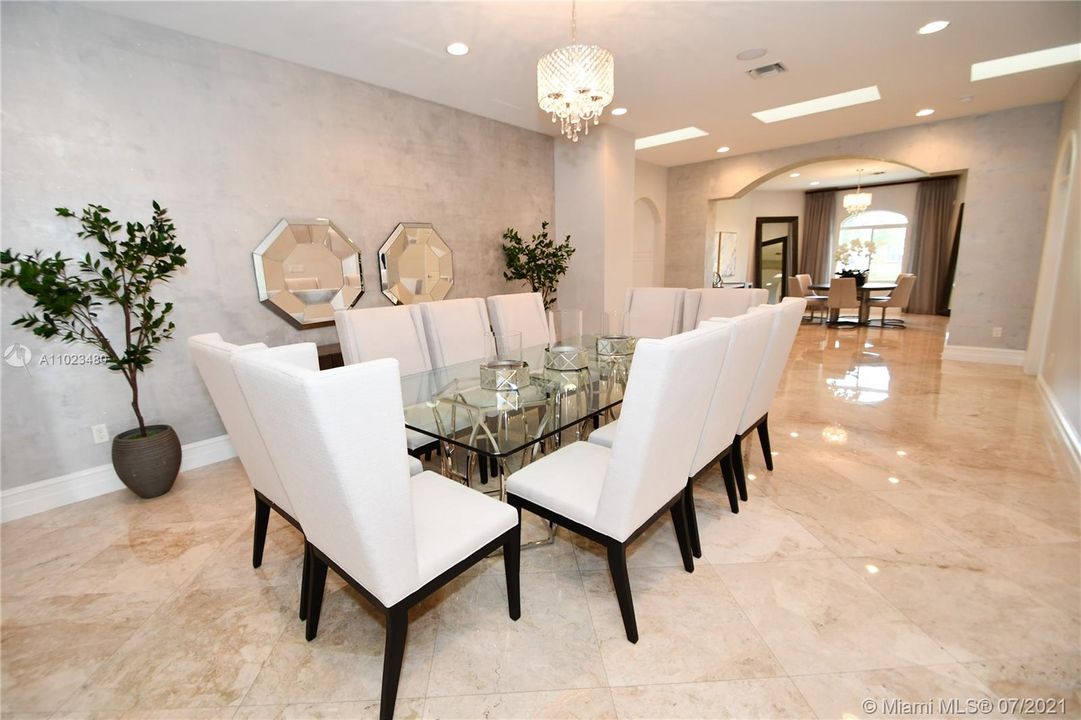 Recently Rented: $29,000 (8 beds, 7 baths, 10740 Square Feet)