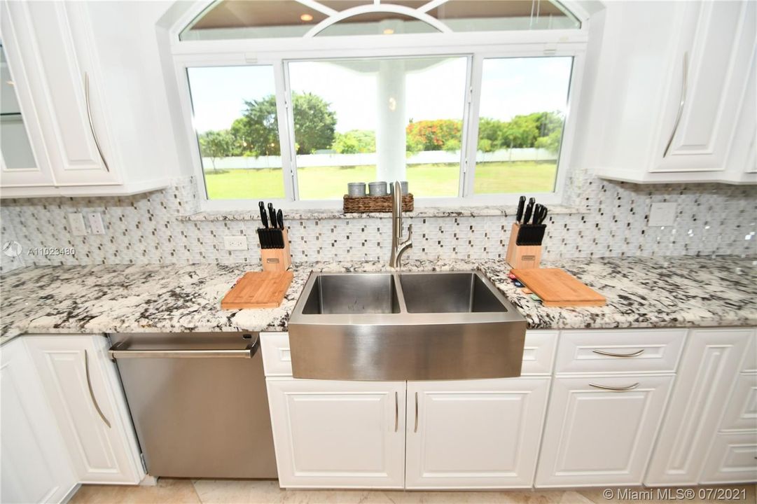 Recently Rented: $29,000 (8 beds, 7 baths, 10740 Square Feet)