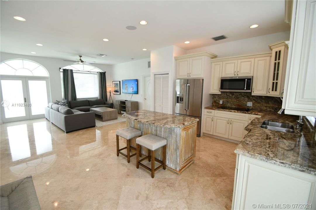 Recently Rented: $29,000 (8 beds, 7 baths, 10740 Square Feet)