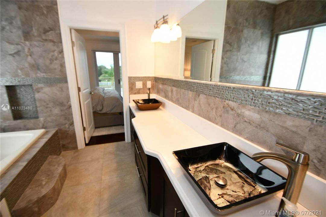Recently Rented: $29,000 (8 beds, 7 baths, 10740 Square Feet)