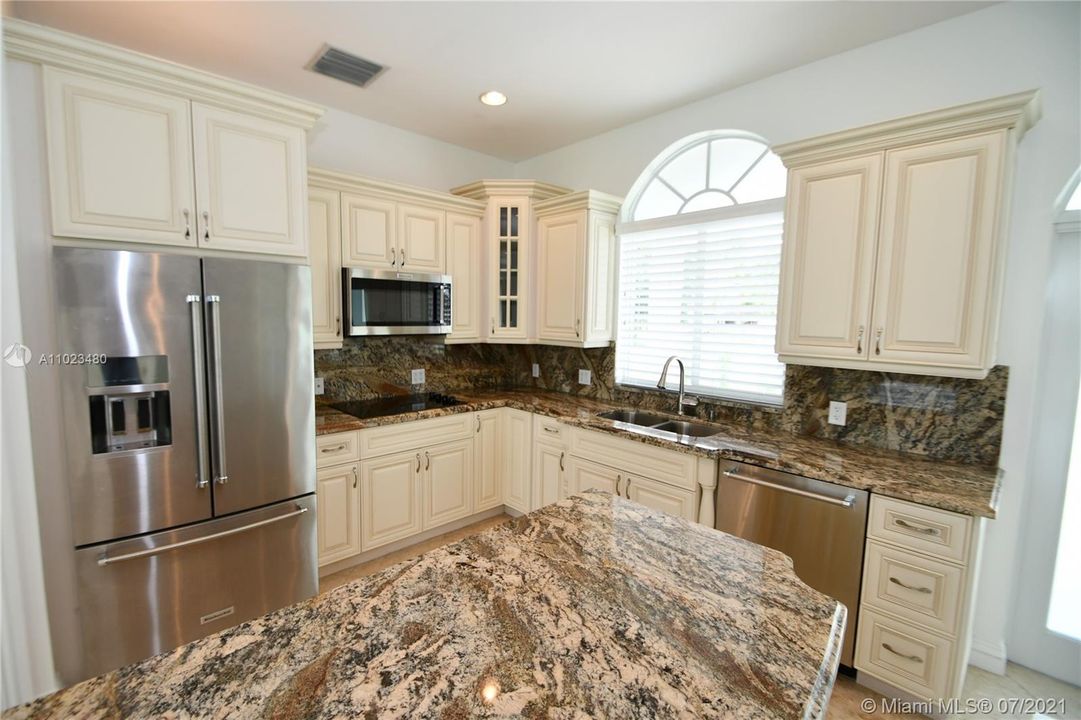 Recently Rented: $29,000 (8 beds, 7 baths, 10740 Square Feet)