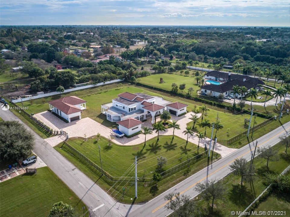 Recently Rented: $29,000 (8 beds, 7 baths, 10740 Square Feet)