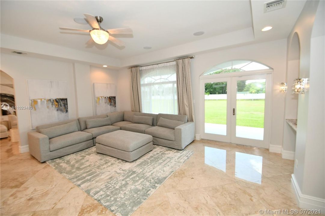 Recently Rented: $29,000 (8 beds, 7 baths, 10740 Square Feet)