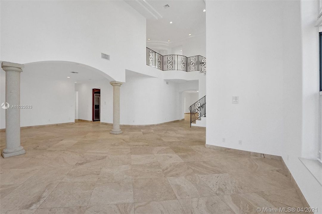 Recently Sold: $2,399,900 (5 beds, 6 baths, 5378 Square Feet)