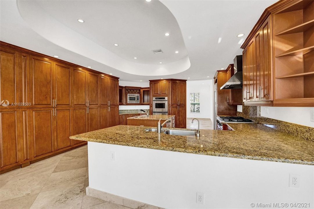 Recently Sold: $2,399,900 (5 beds, 6 baths, 5378 Square Feet)