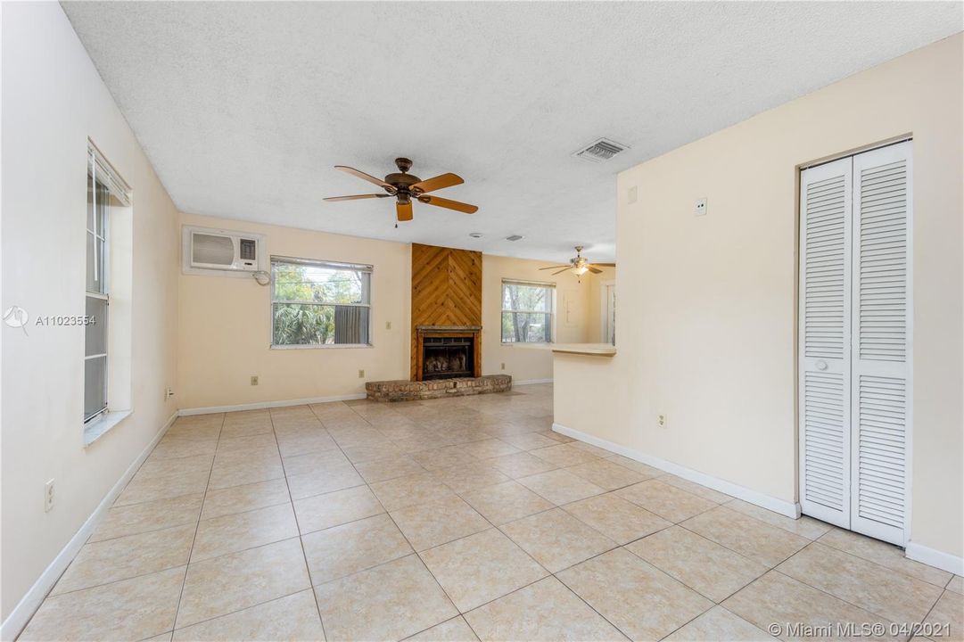 Recently Sold: $340,000 (2 beds, 2 baths, 874 Square Feet)