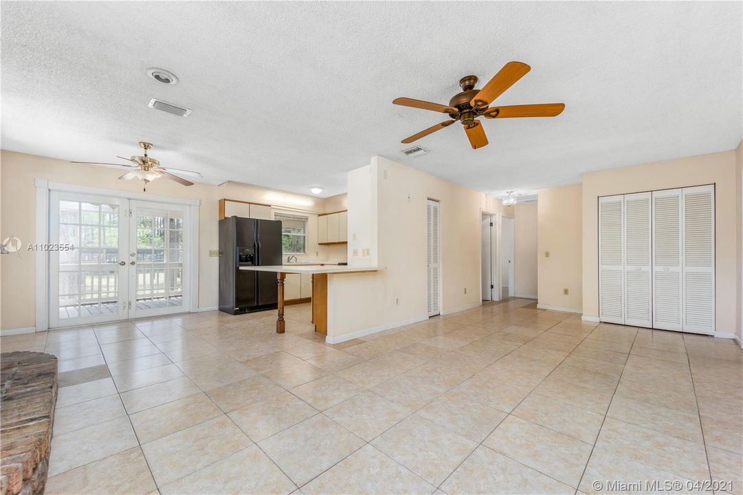 Recently Sold: $340,000 (2 beds, 2 baths, 874 Square Feet)