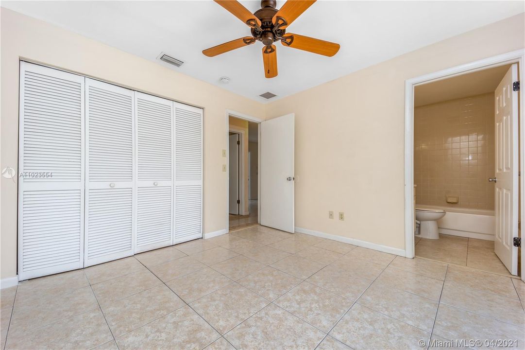 Recently Sold: $340,000 (2 beds, 2 baths, 874 Square Feet)