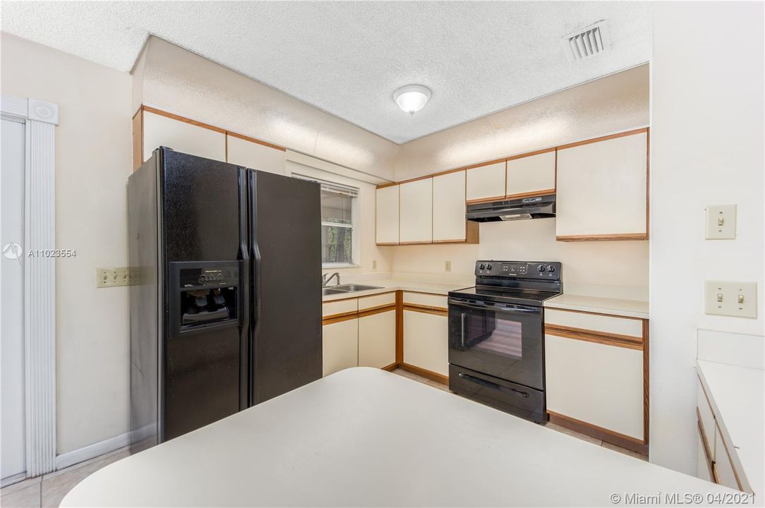 Recently Sold: $340,000 (2 beds, 2 baths, 874 Square Feet)